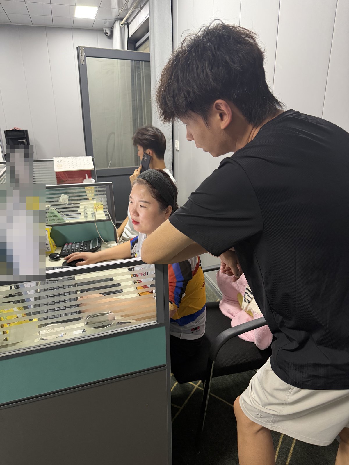 跟岗观察业务人员的日常操作